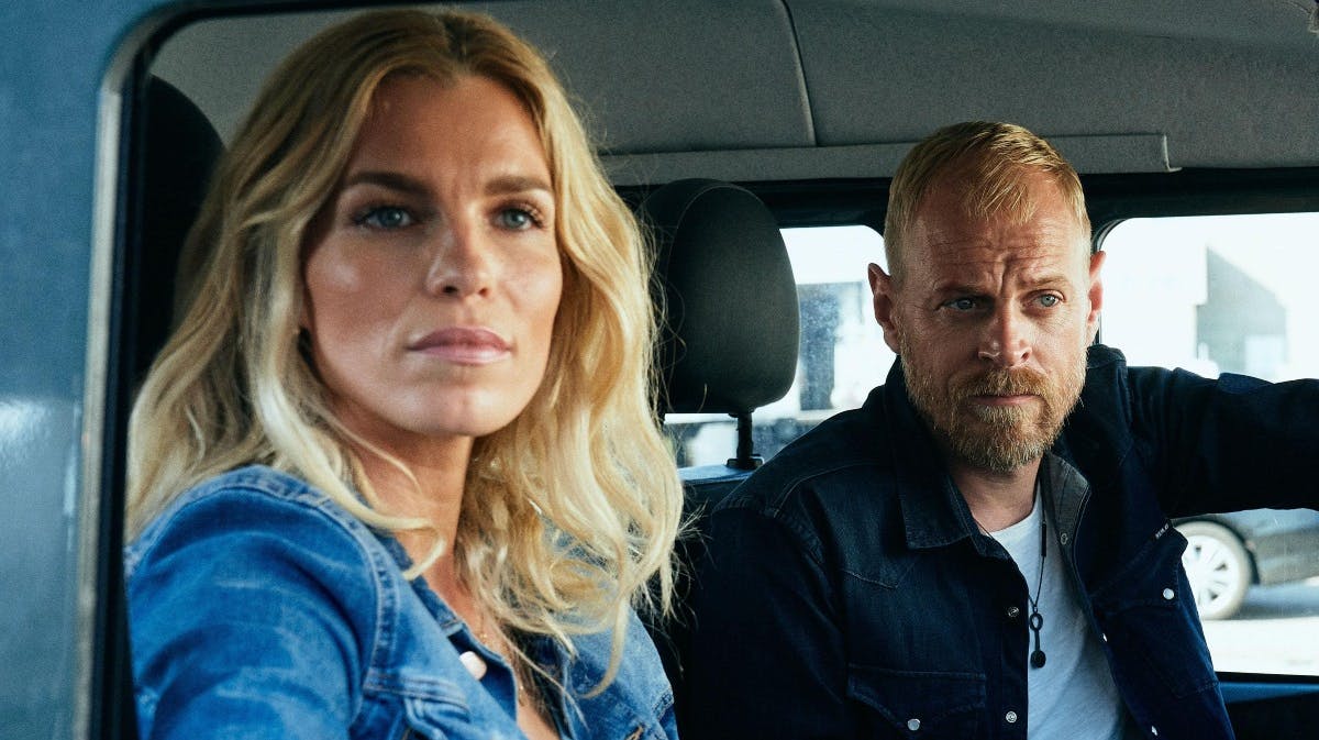 Marie Bach Hansen og Carsten Bjørnlund i "Hvide Sande" på TV 2.