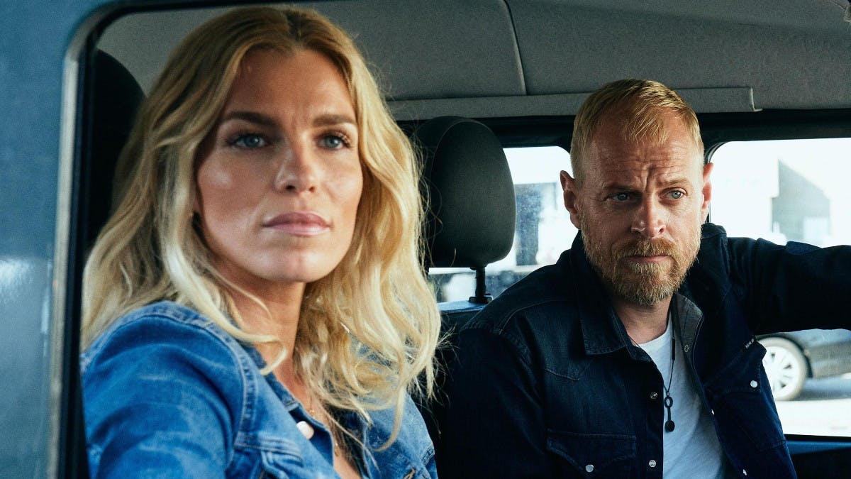 Marie Bach Hansen og Carsten Bjørnlund i "Hvide Sande" på TV 2.