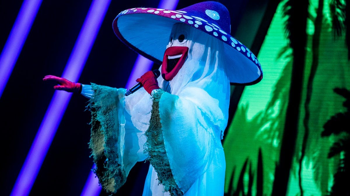 Paddehat i "Hvem holder masken?"