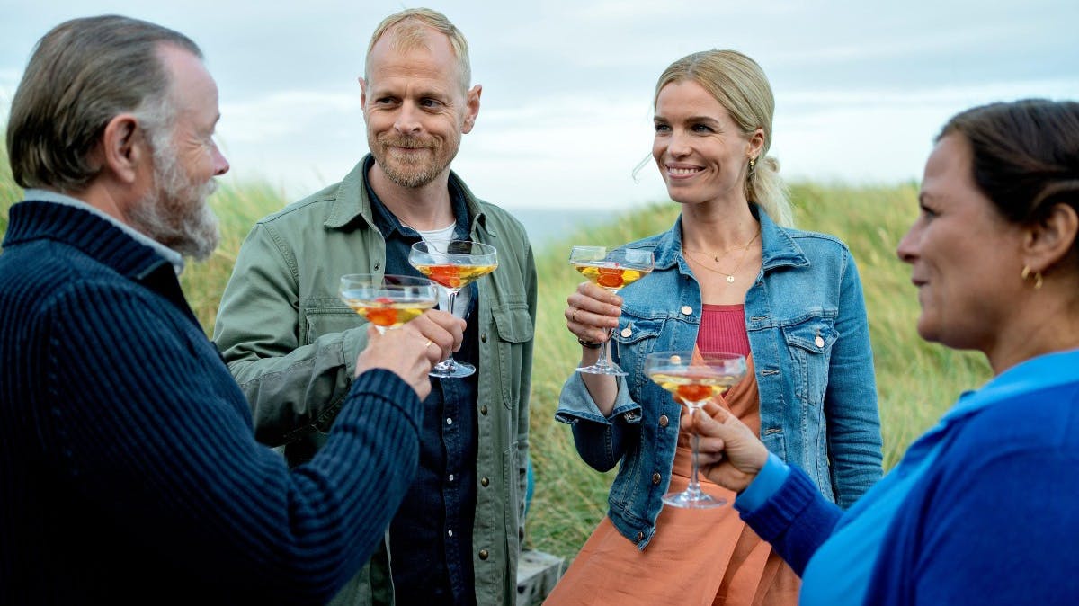 Carsten Bjørnlund og Marie Bach Hansen har hovedrollerne i TV 2's nye krimiserie "Hvide Sande".