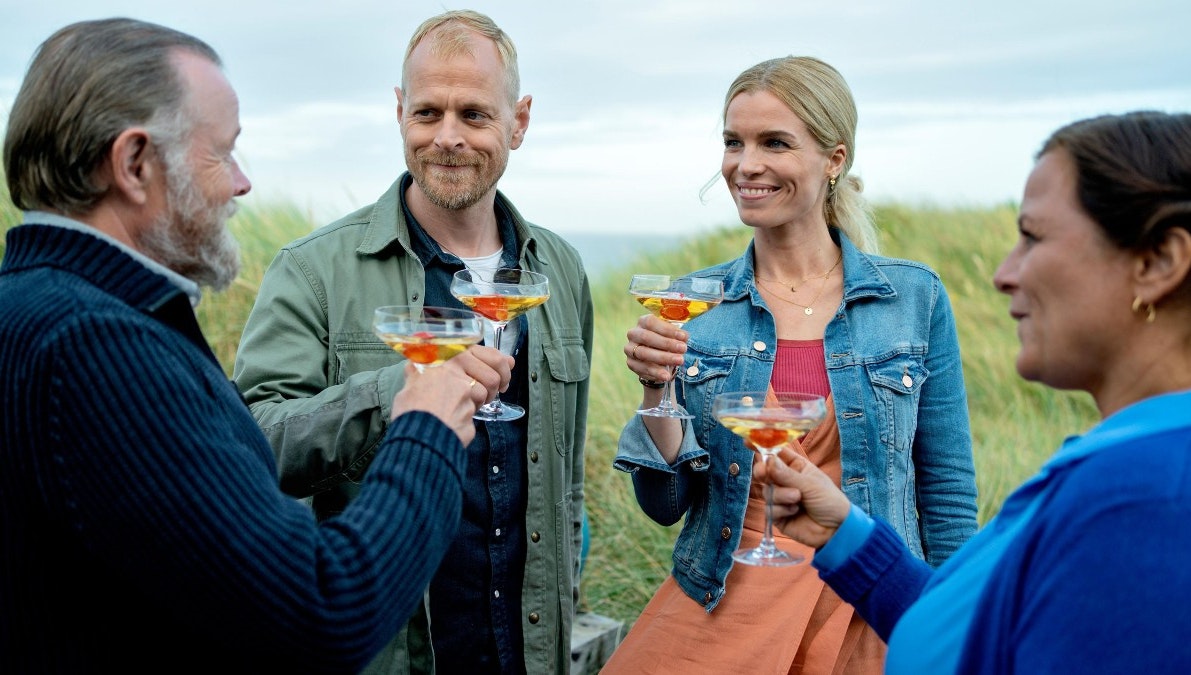 Carsten Bjørnlund og Marie Bach Hansen har hovedrollerne i TV 2's nye krimiserie "Hvide Sande".