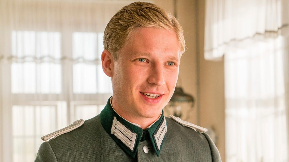 Anton Rubtsov som Uwe Kiessling i "Badehotellet".