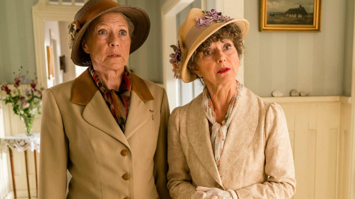 Fru Fjeldsøe og Lydia