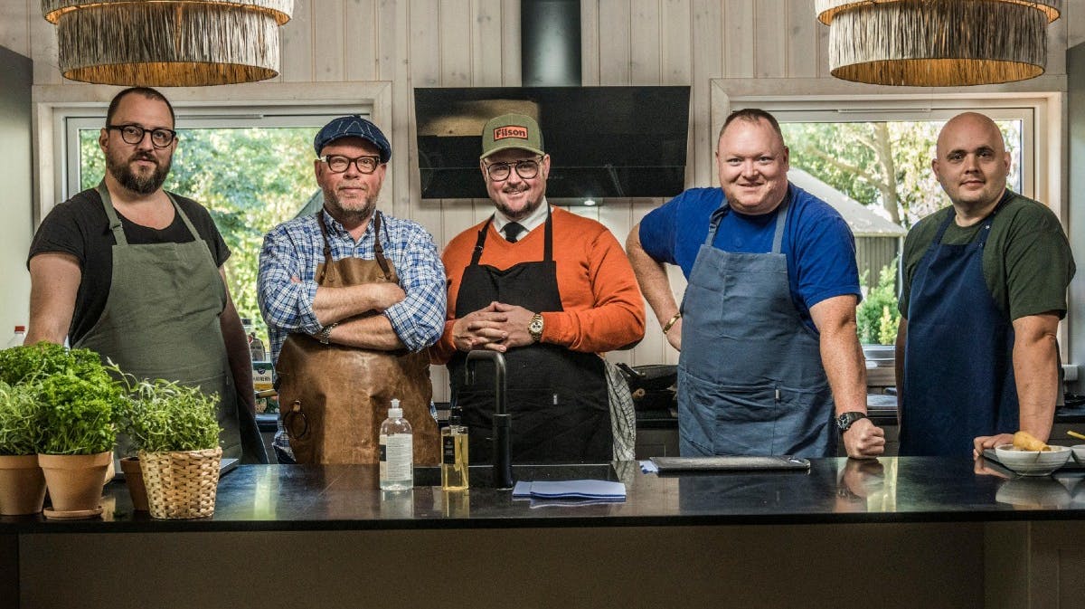 Magnus Sonne, Claus Holm, Jesper Julian Møller, Tommy Fischer og Jesper Græm i "Fem fede kokke"