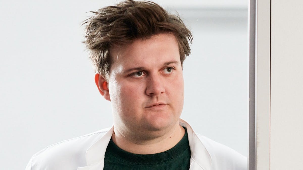 Nicolai Jørgensen som Frederik i "Dag & Nat".