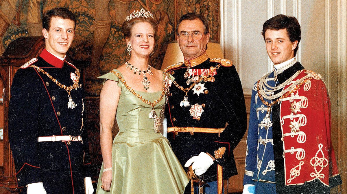 Prins Joachim, dronning Margrethe, prins Henrik og prins Joachim fotograferet ved dronningens 50-års fødselsdag i 1990.