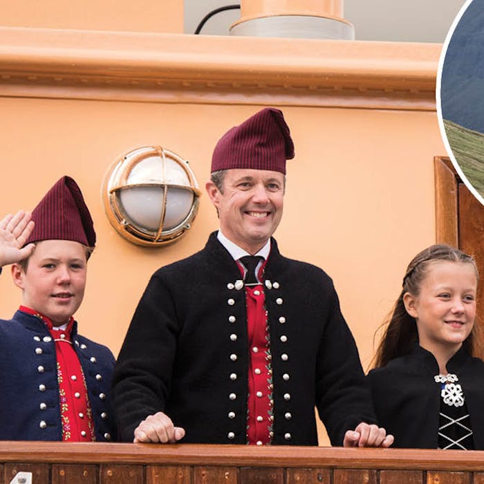 kronprins skifte til ny færøsk nationaldragt | BILLED-BLADET