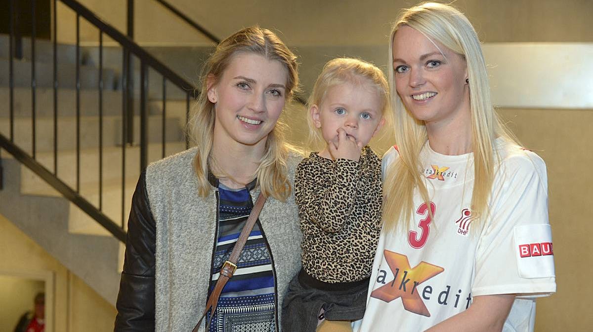 Thomas Mogensens fru Mie og Mads Christiansens bedre halvdel Regitze med datteren Alberte.