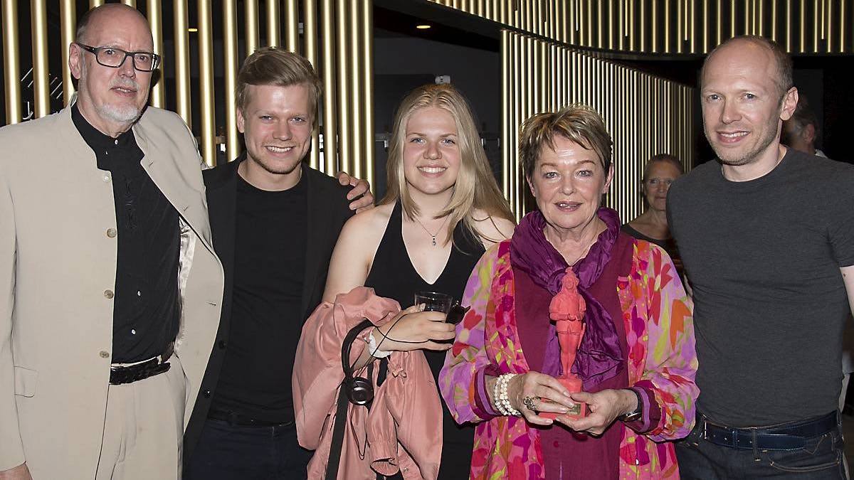 Ghita Nørby sammen med Svenn Skipper, sønnen Giacomo og børnebørnene August og Barbara.