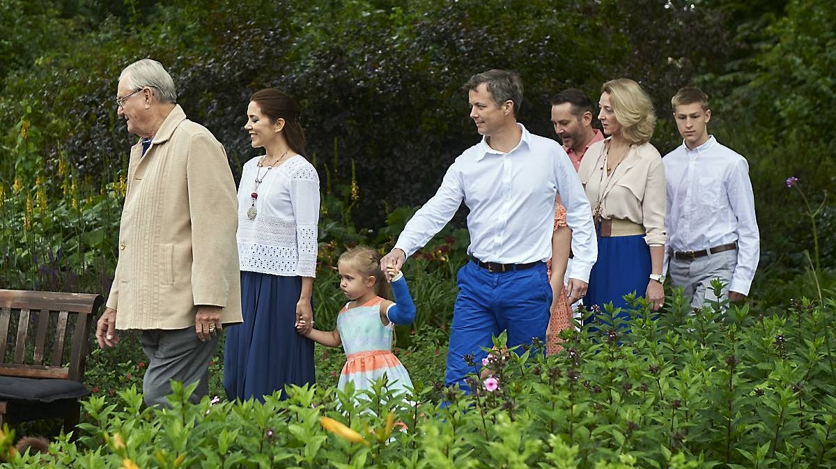 Prins Henrik, kronrprinsesse Mary, prinsesse Josephine, kronprins Frederik, prinsesse Alexandra, grev Jefferson, grev Richard