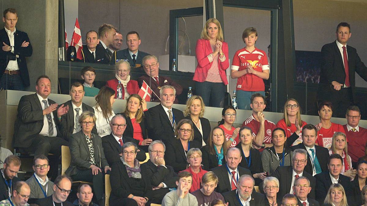 Dronning Margrethe, prins Henrik, prins Felix og Helle Thorning-Schmidt overværer EM-finalen i Boxen 2014.