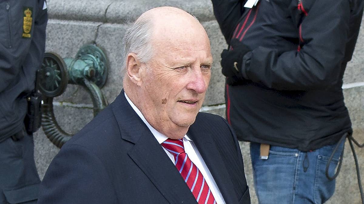 Kong Harald er ramt at rygproblemer