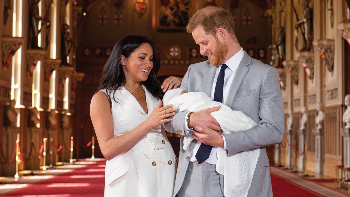 Prins Harry og hertuginde Meghan af Sussex med deres nyfødte søn.
