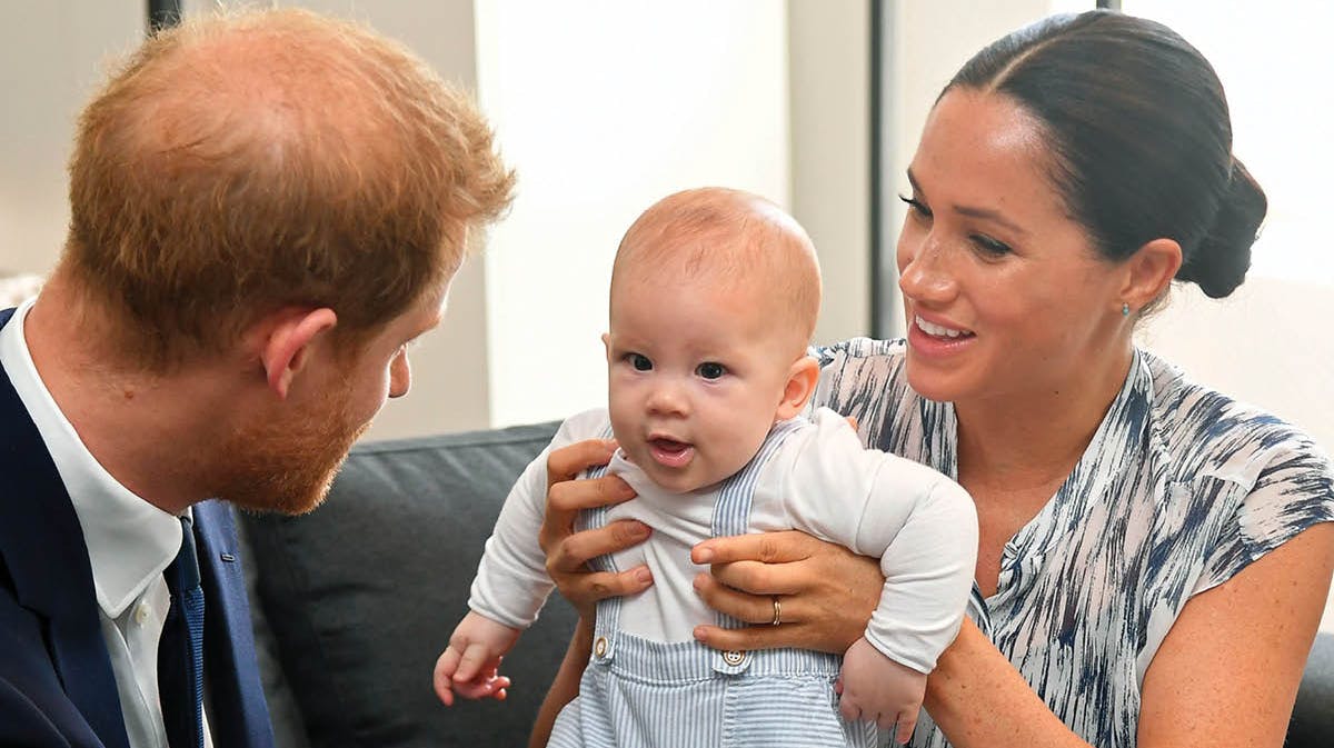 Harry, Archie og Meghan fotograferet i september 2019.