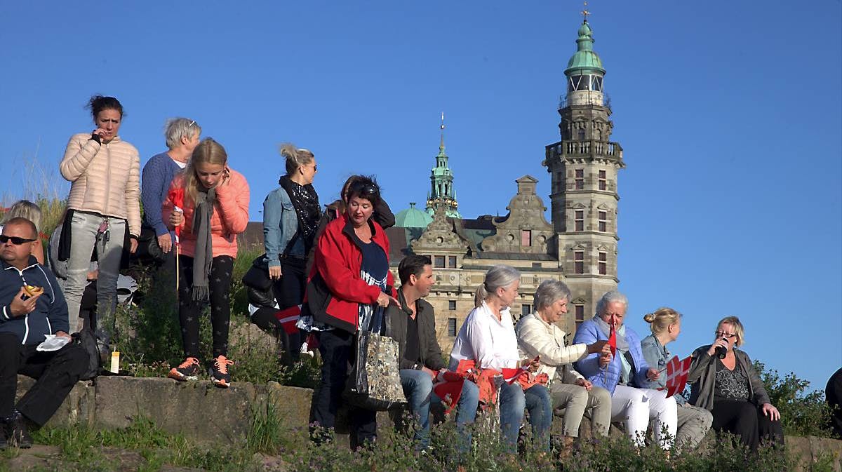 Folk venter på Havana ved Kronborg.