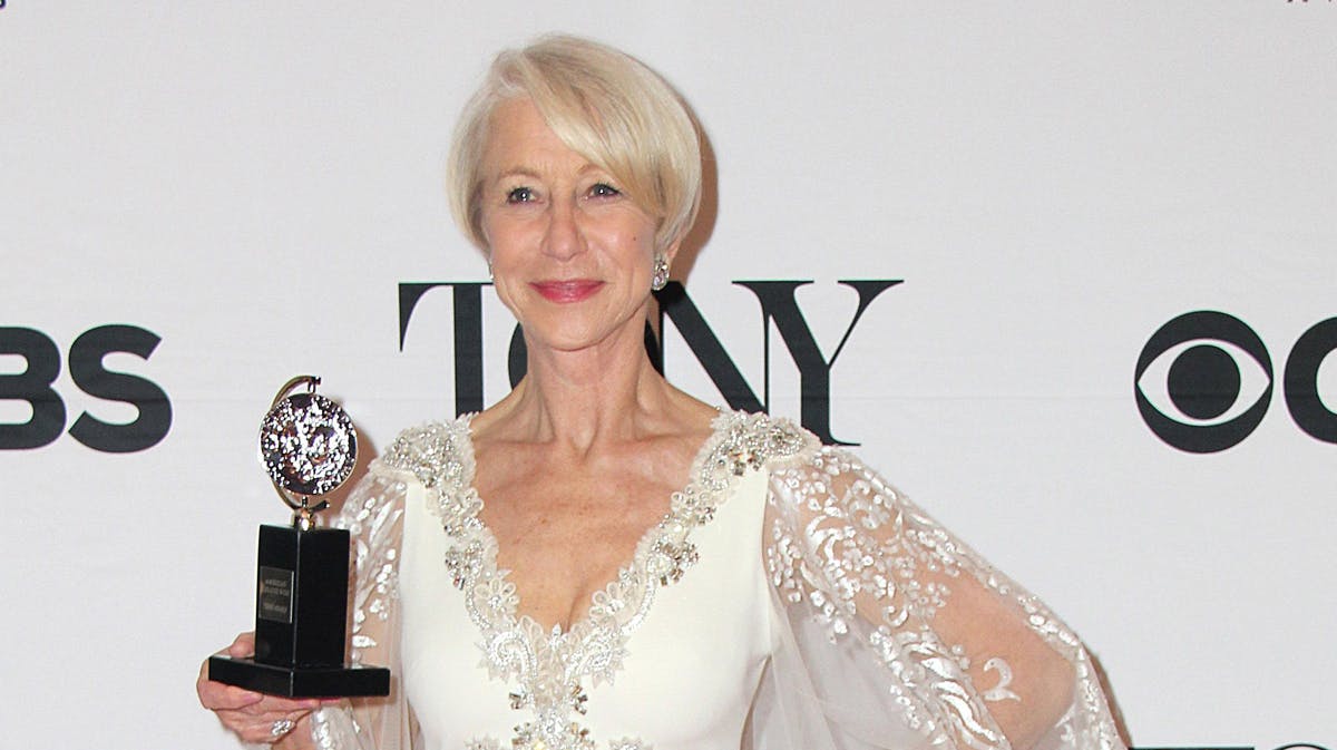 Helen Mirren med det synlige bevis på, at hun har vundet en Tony.