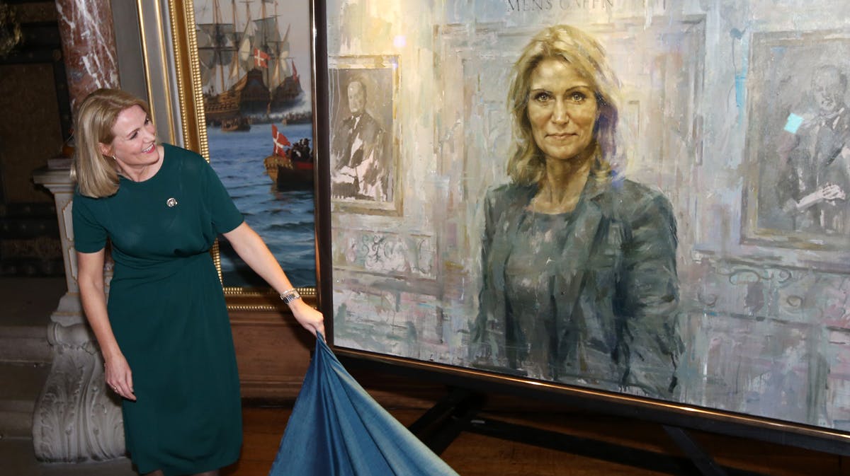 Helle Thorning-Schmidt afslørede portrættet af sig selv. 