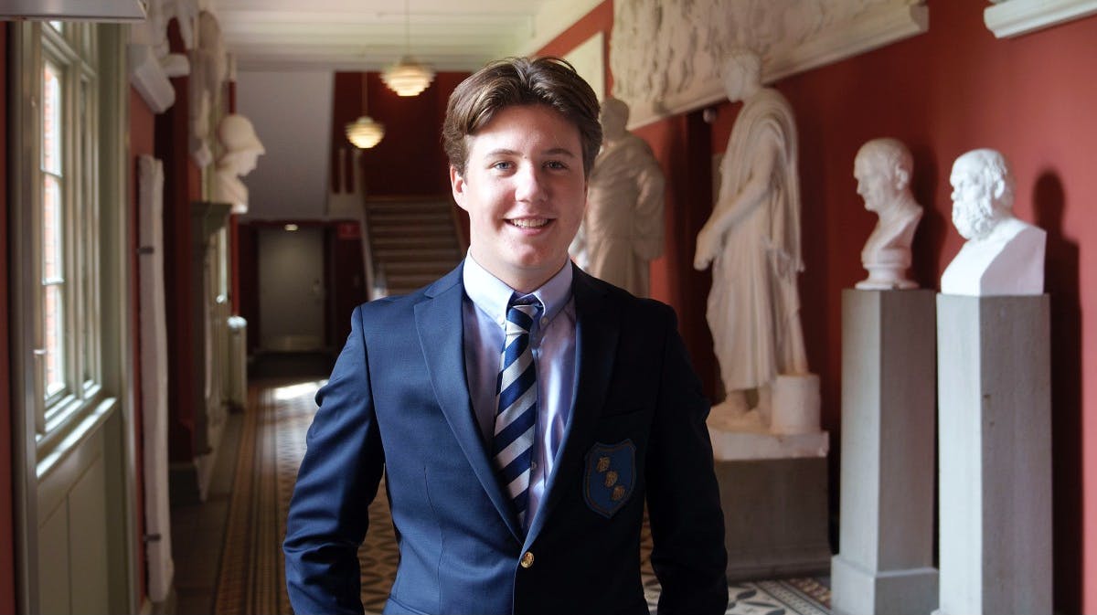 Prins Christian på sin første skoledag på Herlufsholm. 