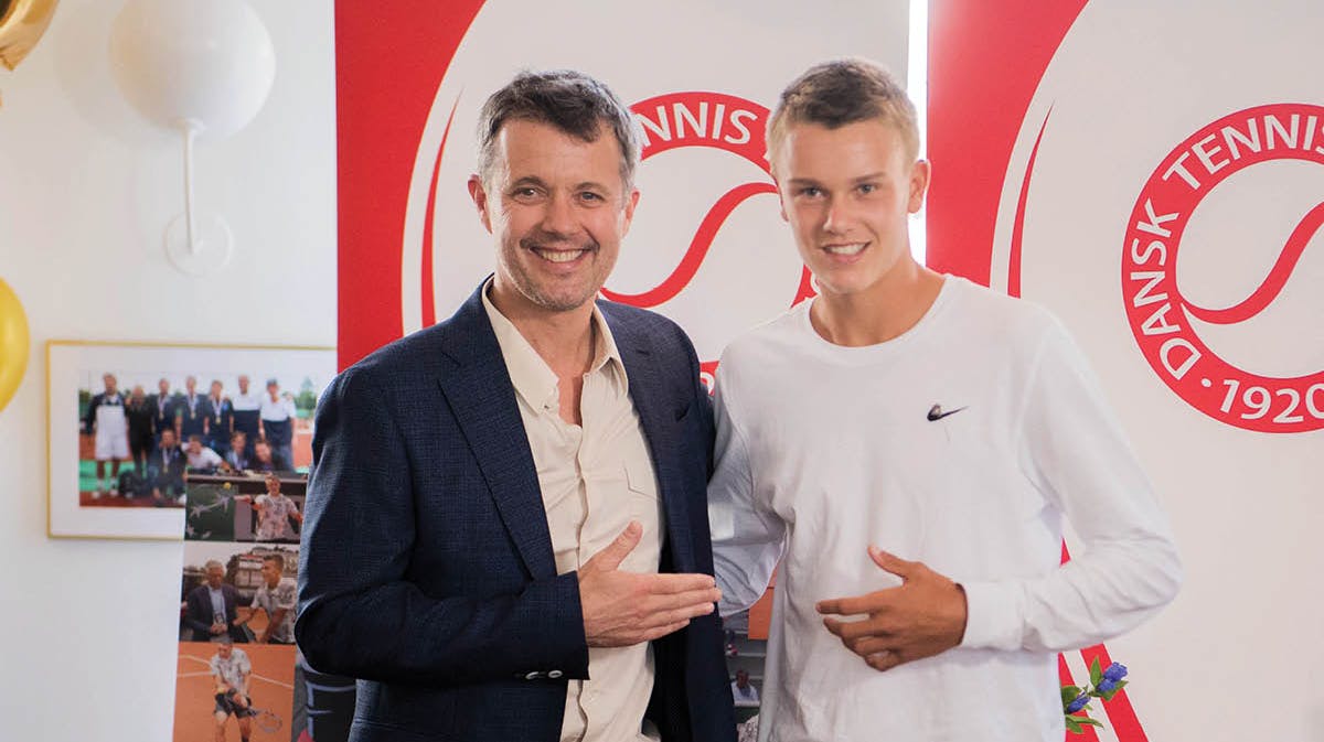 Holger Rune med kronprins Frederik til et arrangement i HIK i 2019.