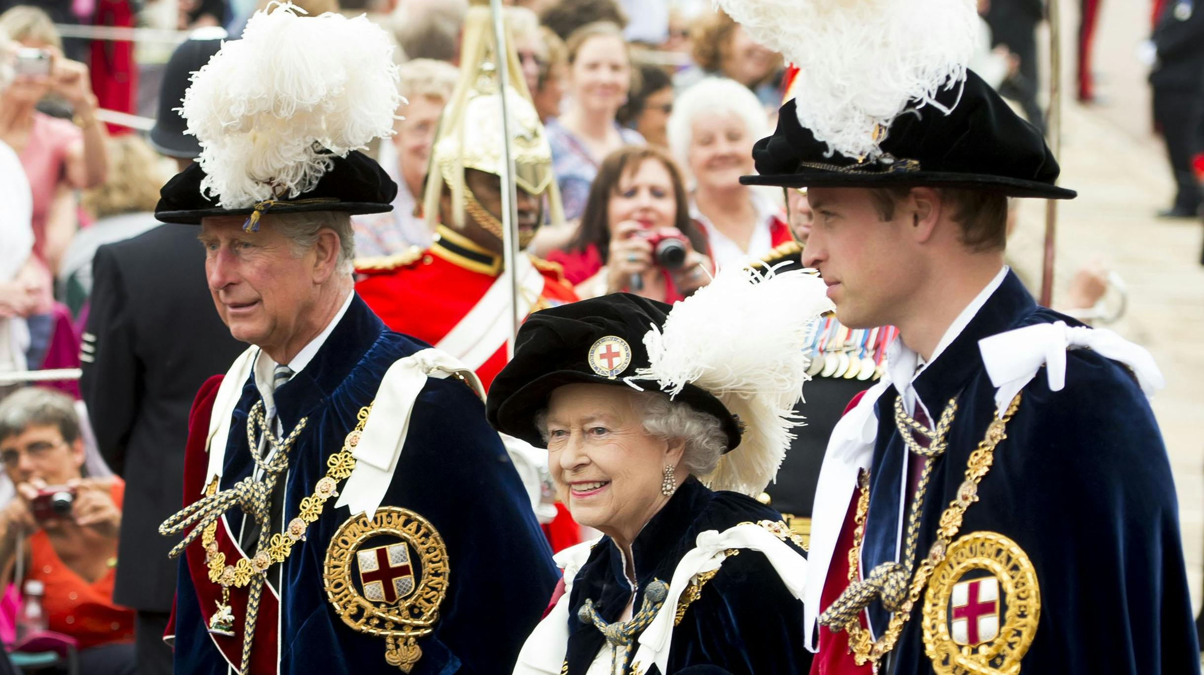 Prins Charles, dronning Elizabeth og prins William.