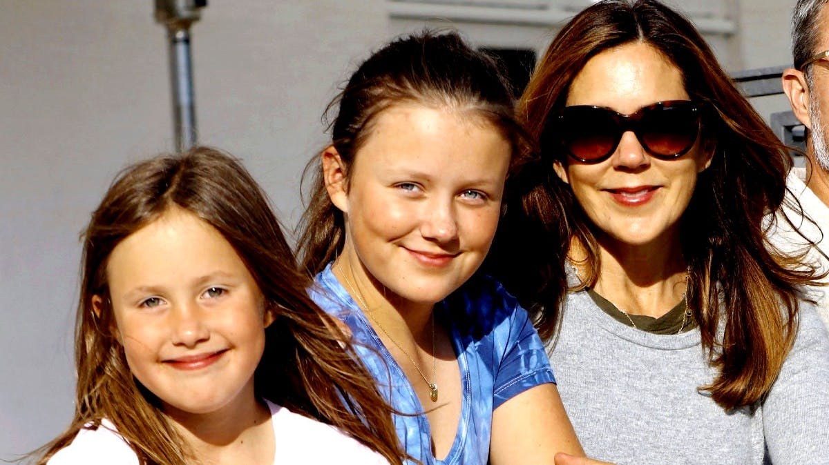 Prinsesse Isabella med Josephine og Mary. Foto taget i anledning af sommerhilsen