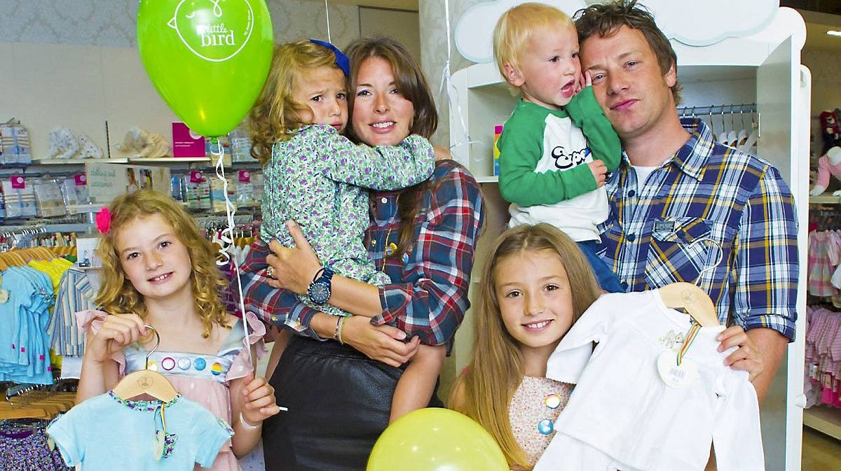 Jamie Oliver, hustruen Jools og børnene Poppy, Daisy, Petal og Buddy.