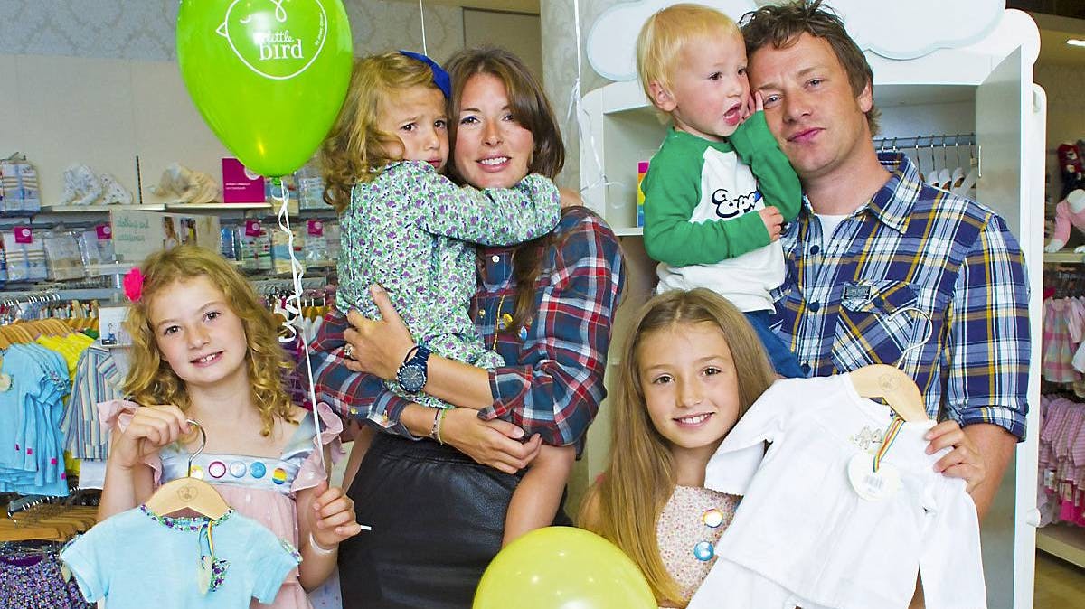Jamie Oliver, hustruen Jools og børnene Poppy, Daisy, Petal og Buddy.