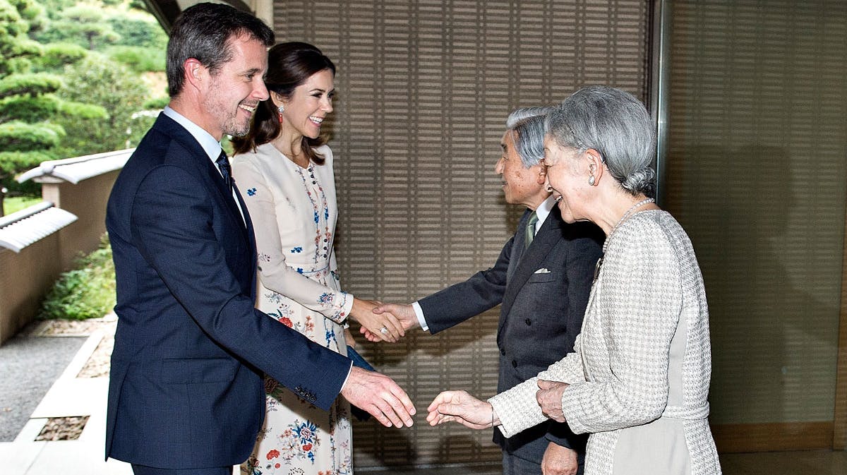 Kronprins Frederik, kronprinsesse Mary, kejser Akihito og kejserinde Michiko.