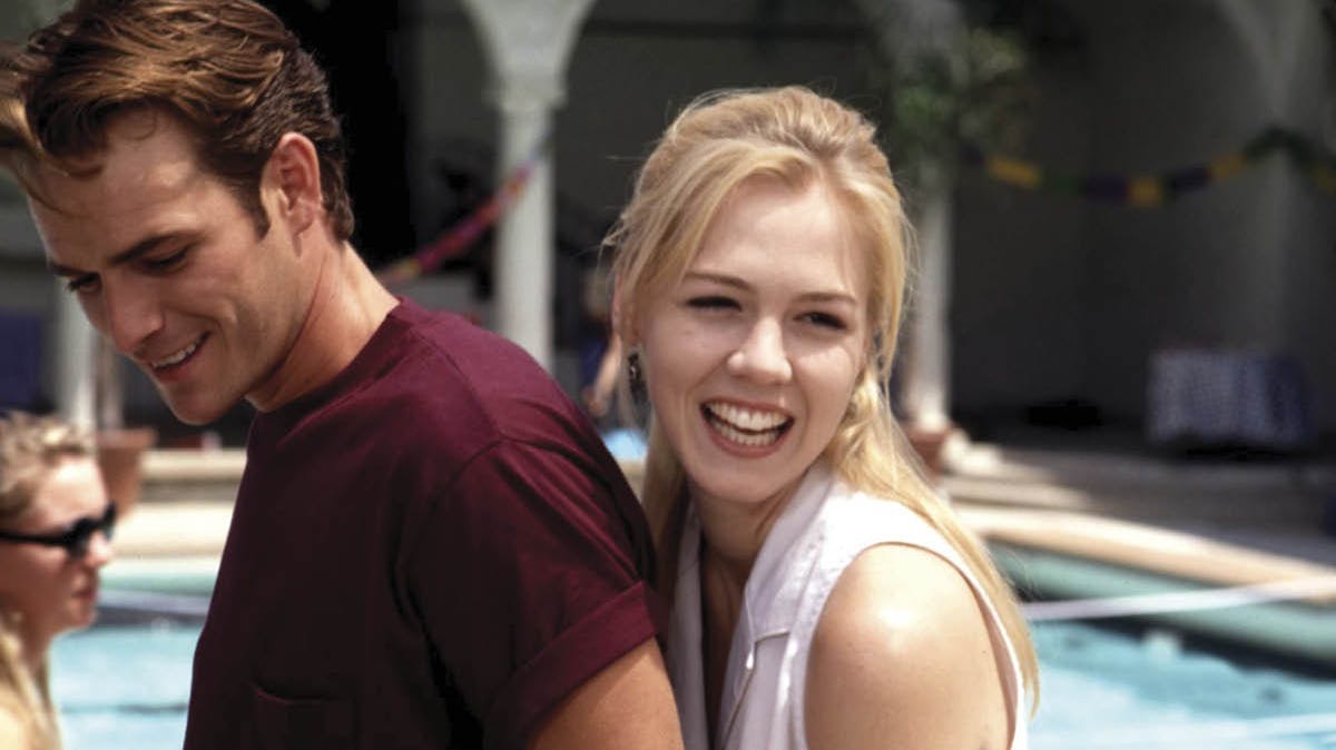 Luke Perry og Jennie Garth.  