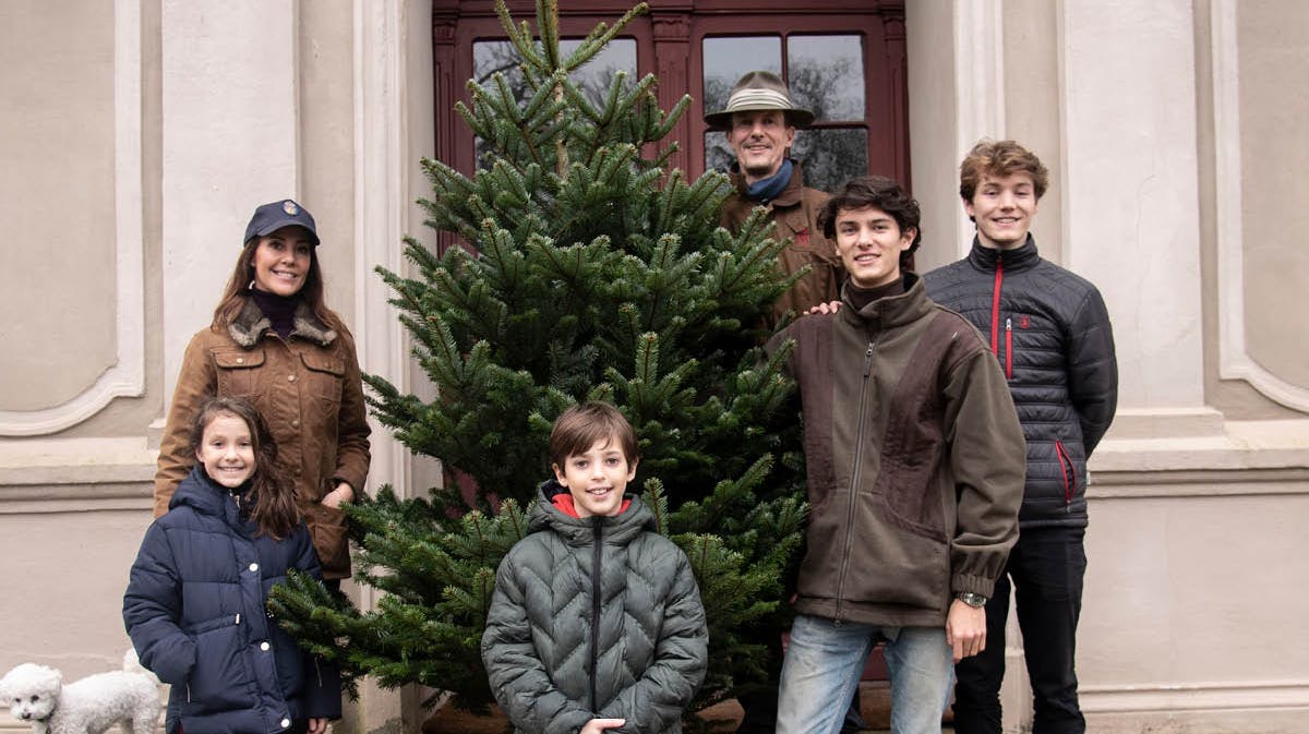 Prins Joachim og prinsesse Marie og børnene prins Nikolai, prins Felix, prins Henrik og prinsesse Athena. 