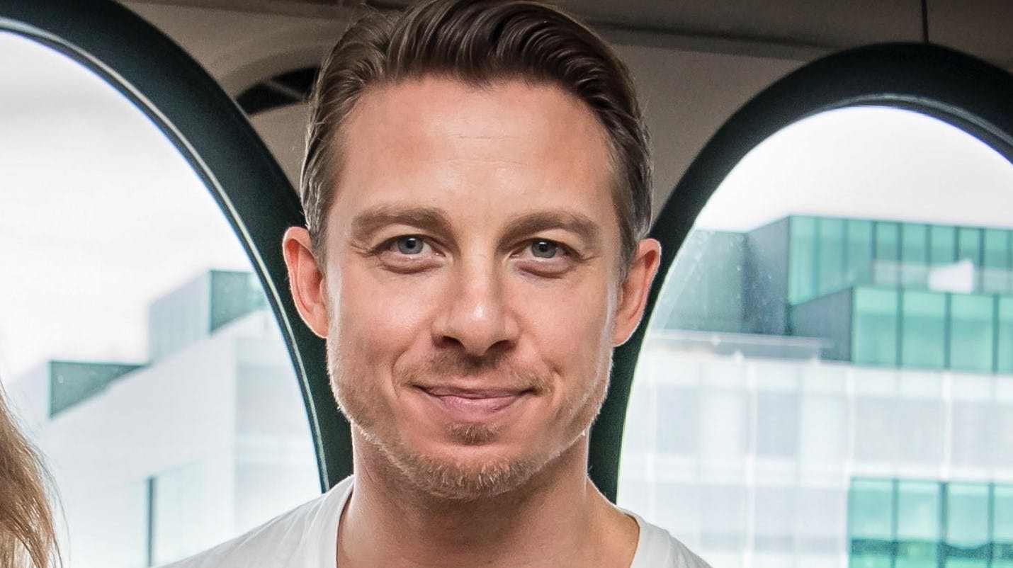 Johannes Lassen til pressemødet på "Gidseltagningen 2". 