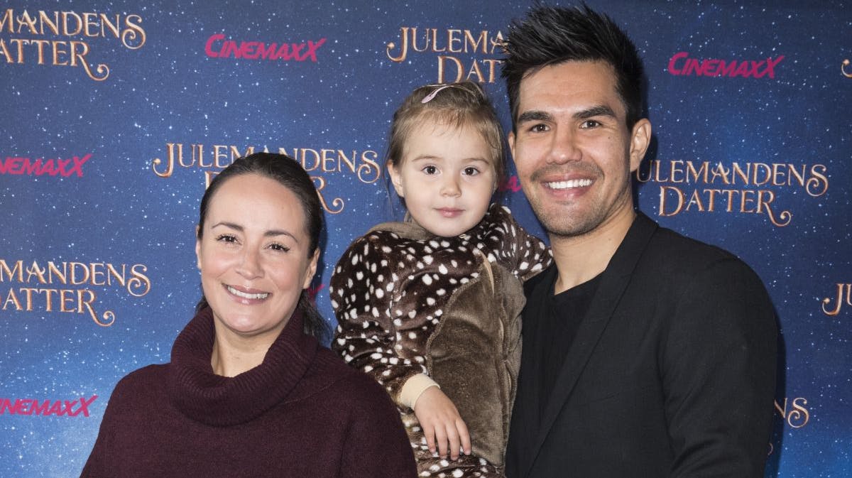 Julie Berthelsen, Minik Dahl Høegh og datteren Sia.