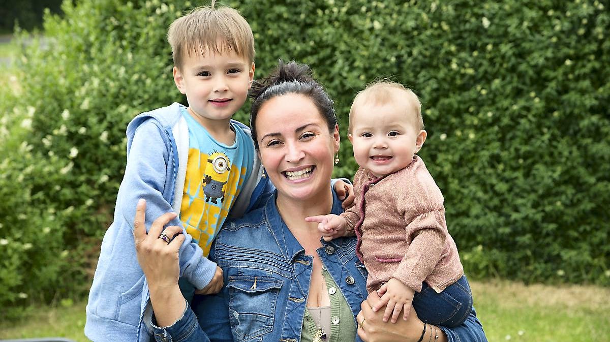 Julie Berthelsen og børnene Casper og Sia.