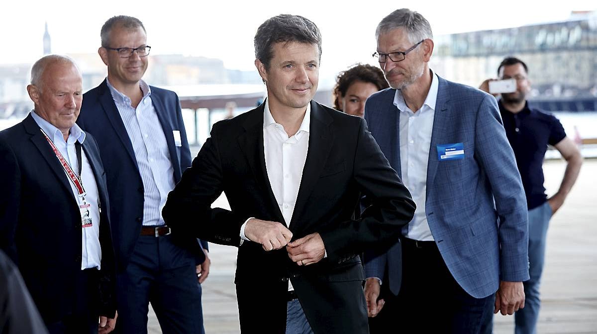 Kronprins Frederik var i strålende humør, da han ankom til Operaen