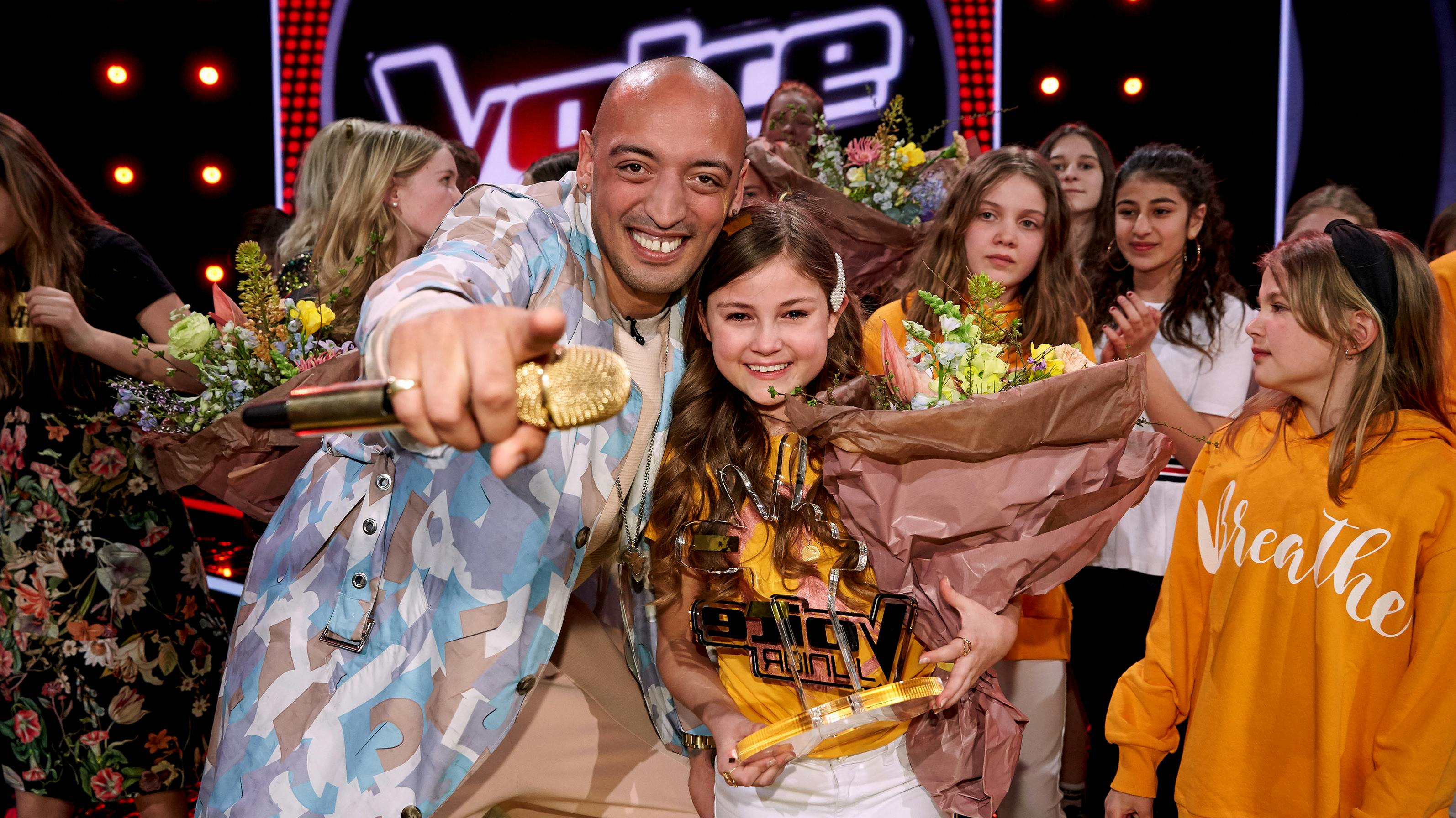 Wafande og Camille blev badet i guldkonfetti under finalen i Voice Junior på Kanal 5.&nbsp;