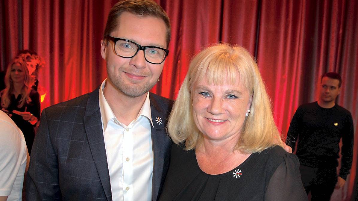 BILLED-BLADETs chefredaktør Annemette Krakau sammen med en af aftenens værter, Lasse Rimmer.