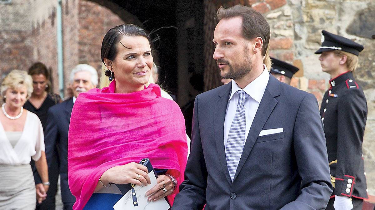 Kronprinsesse Mette-Marits søster Kristin Høiby og kronprins Haakon fotograferet i juni 2013 i Oslo.