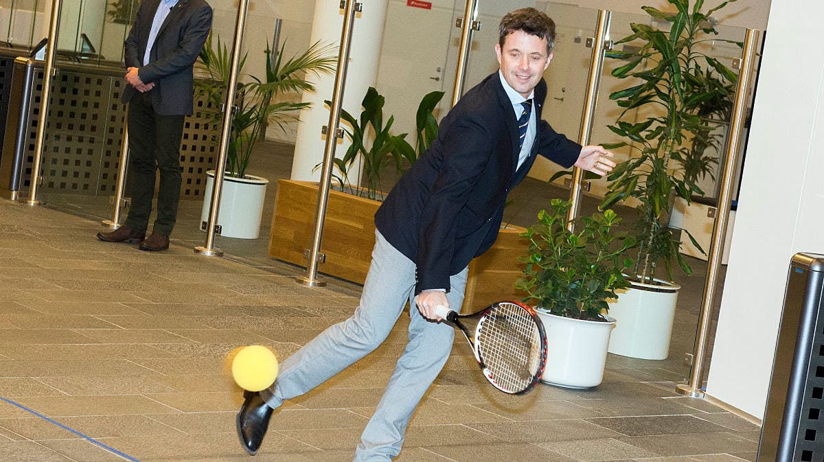 Kronprins Frederik i skumtenniskamp