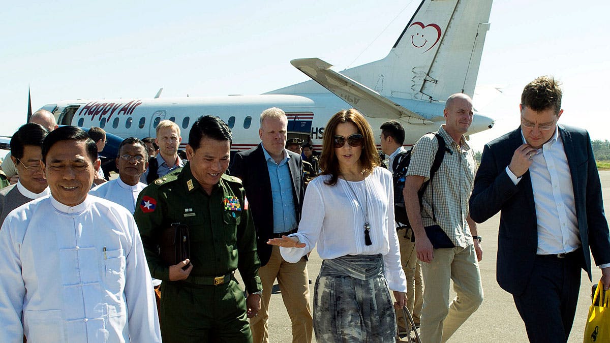 Kronprinsesse Mary ankommer efter flyveturen til det nordlige Myanmar - Rakhine-staten.