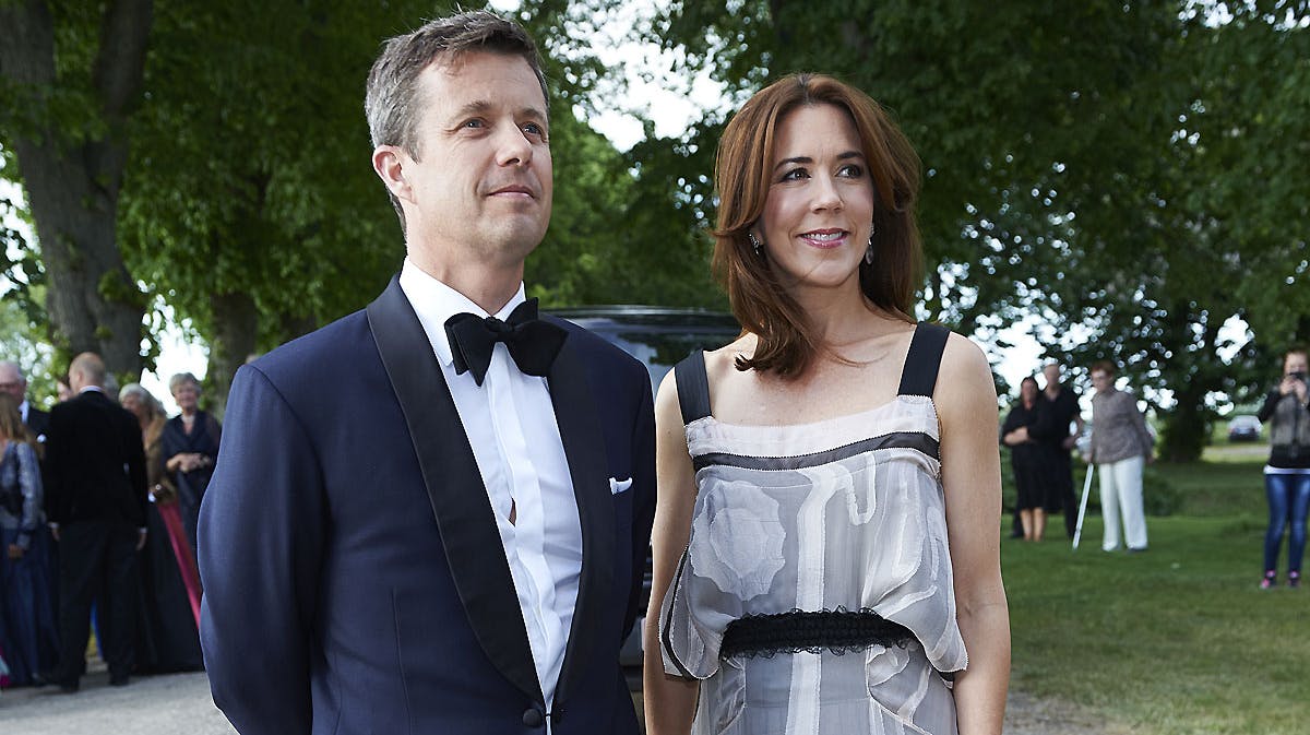 Kronprins Frederik og kronprinsesse Mary til 70-års fødselsdagsfest hos grev Ditlev