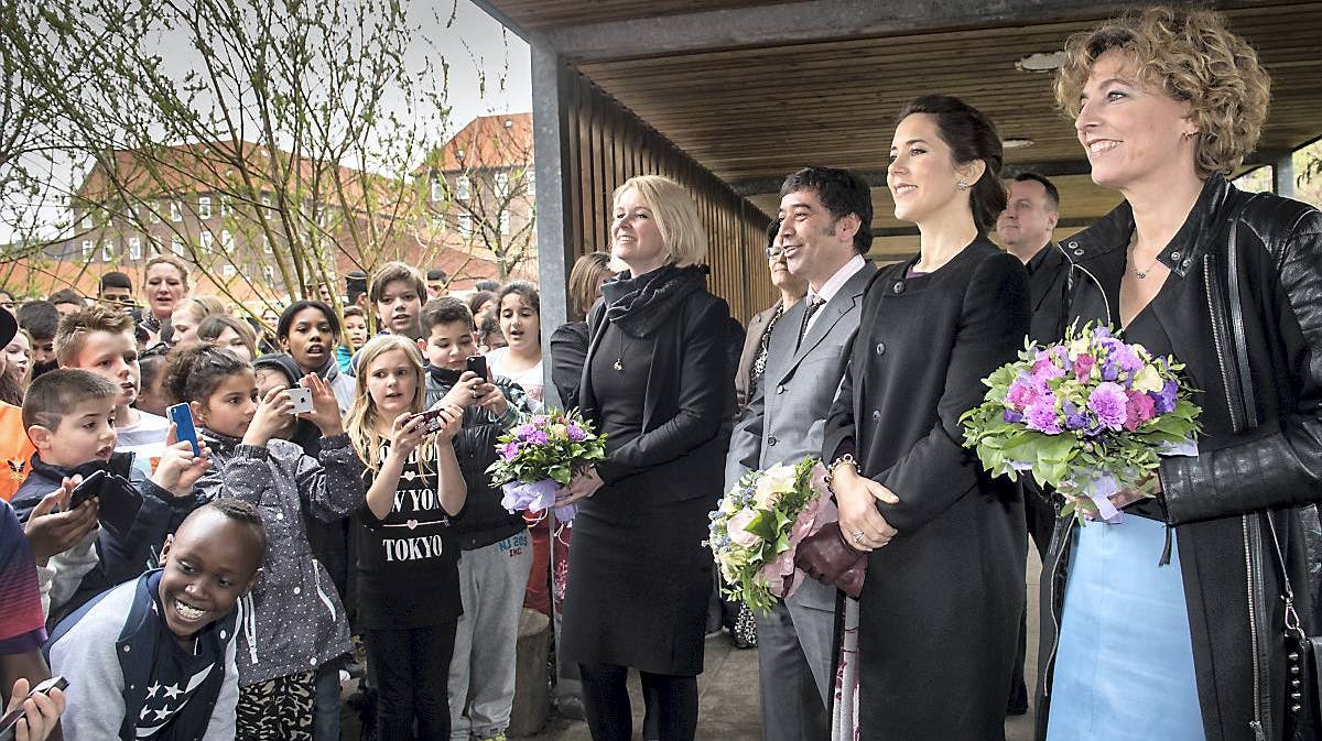 Kronprinsesse Mary besøger Sønderbro Skole sammen med blandt andre kultur- og fritidsborgmester Pia Allerslev (V) og undervisningsminister Christine Antorini (S).