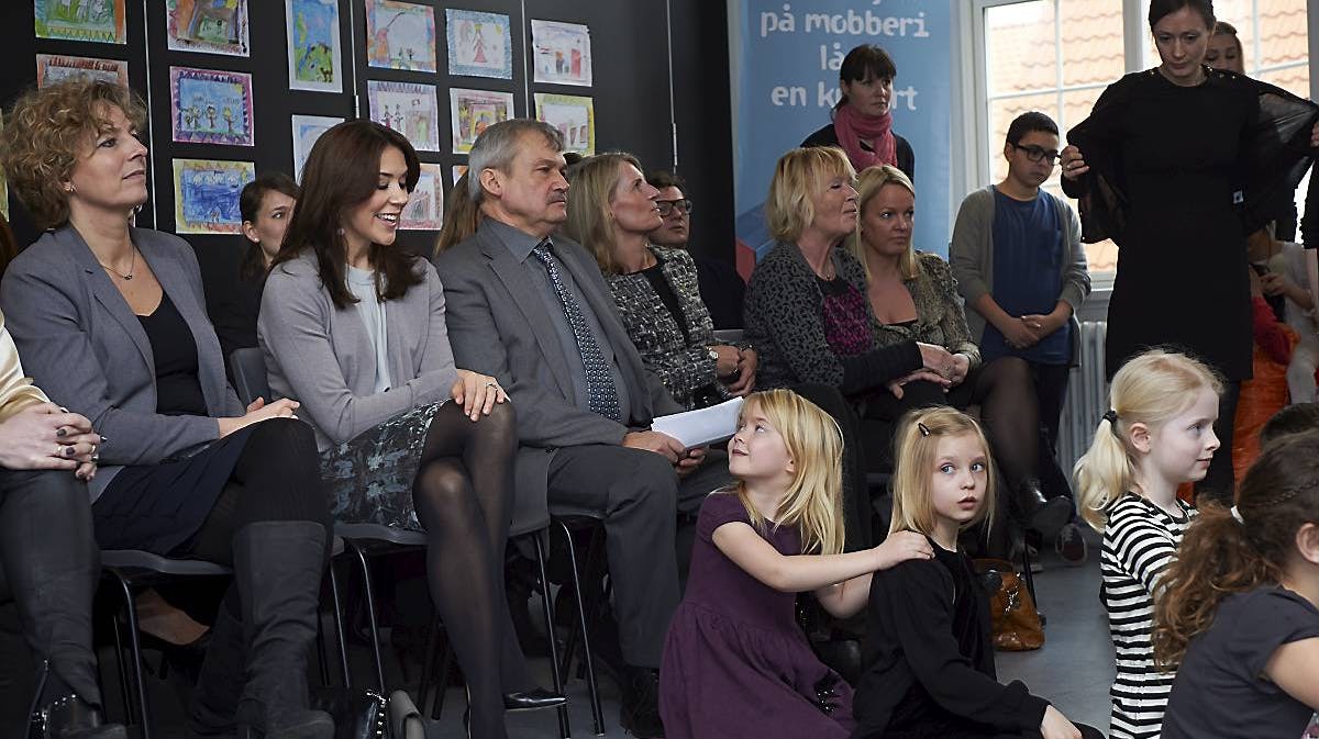 Kronprinsesse Mary og undervisningsminister Christine Antorini (R) besøger Sundbyøster Skole.