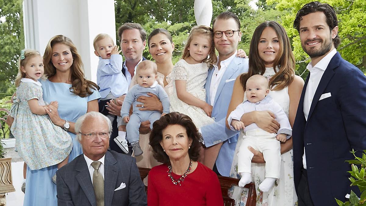 Den svenske kongefamilie fotograferet i juli 2016.