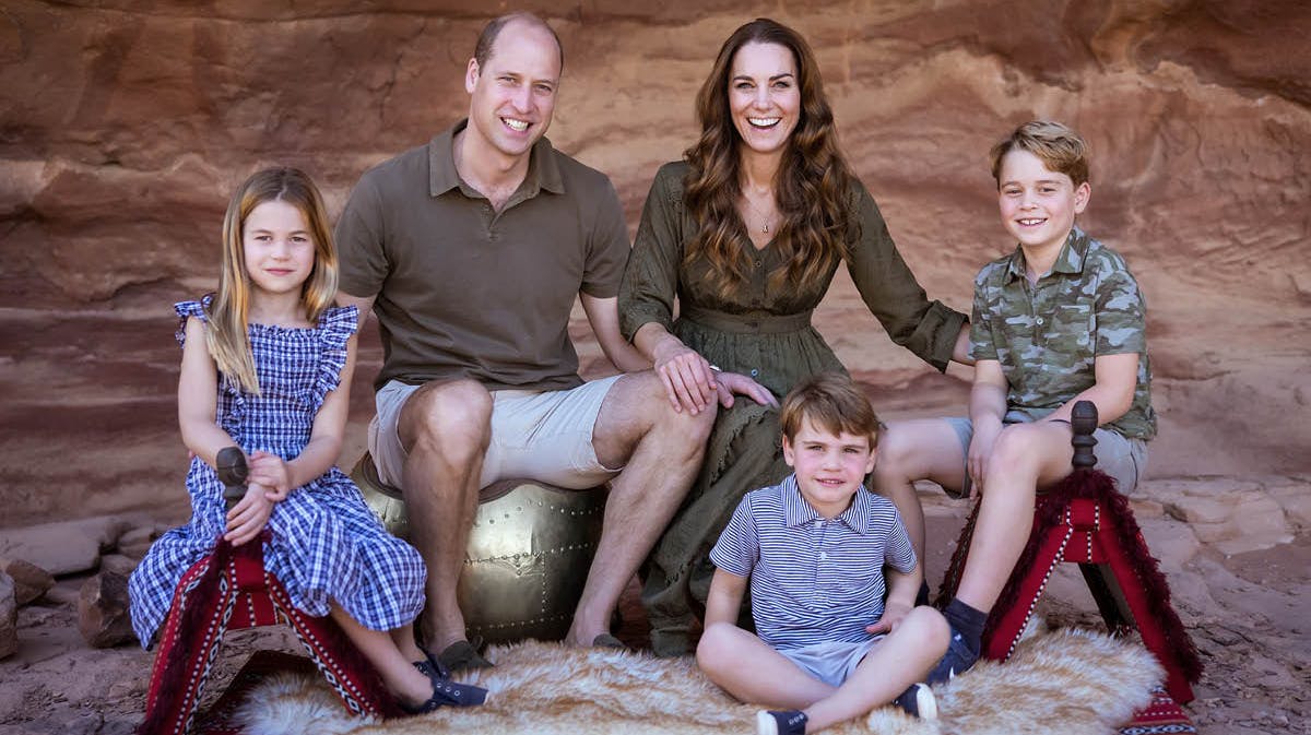 Prins William og hertuginde Catherine med deres tre børn, Charlotte, Louis og George. 