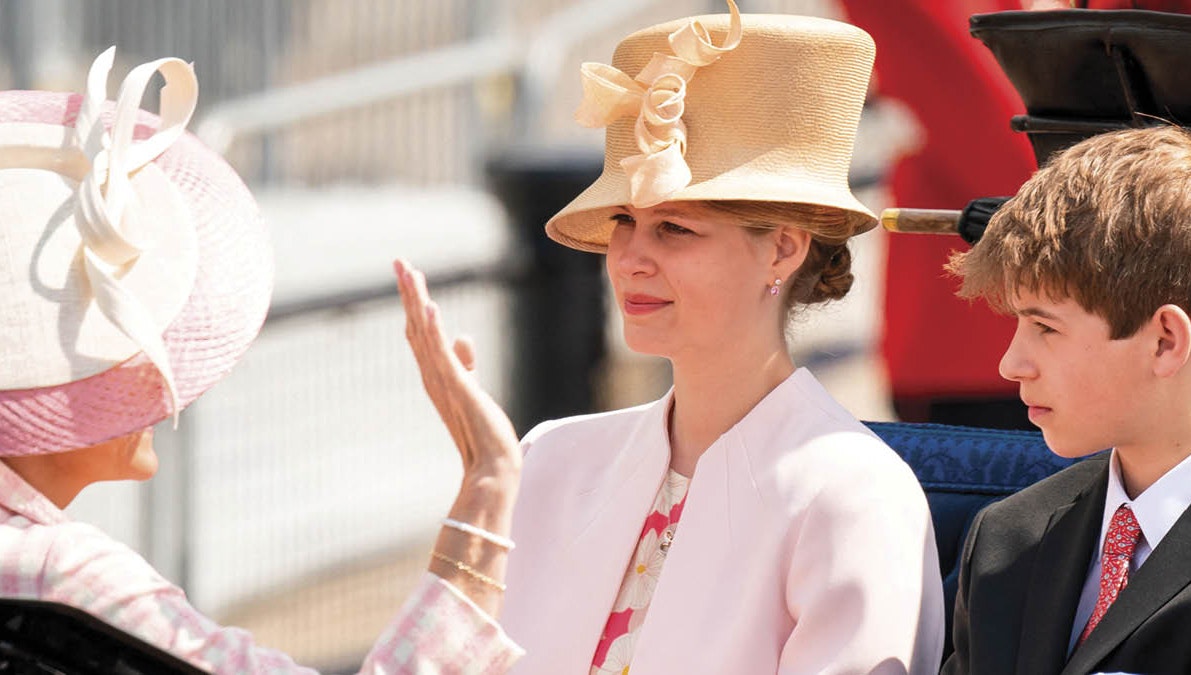 Lady Louise og lillebror James, Viscount Severn, ved Trooping the Colour 2022.