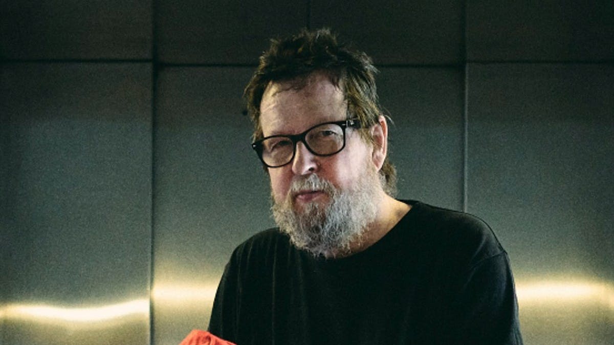 https://imgix.billedbladet.dk/media/article/lars_von_trier_stor_beskaaret_riget_exodus_zentropa_fotokredit_henrik_ohsten_02738.jpg