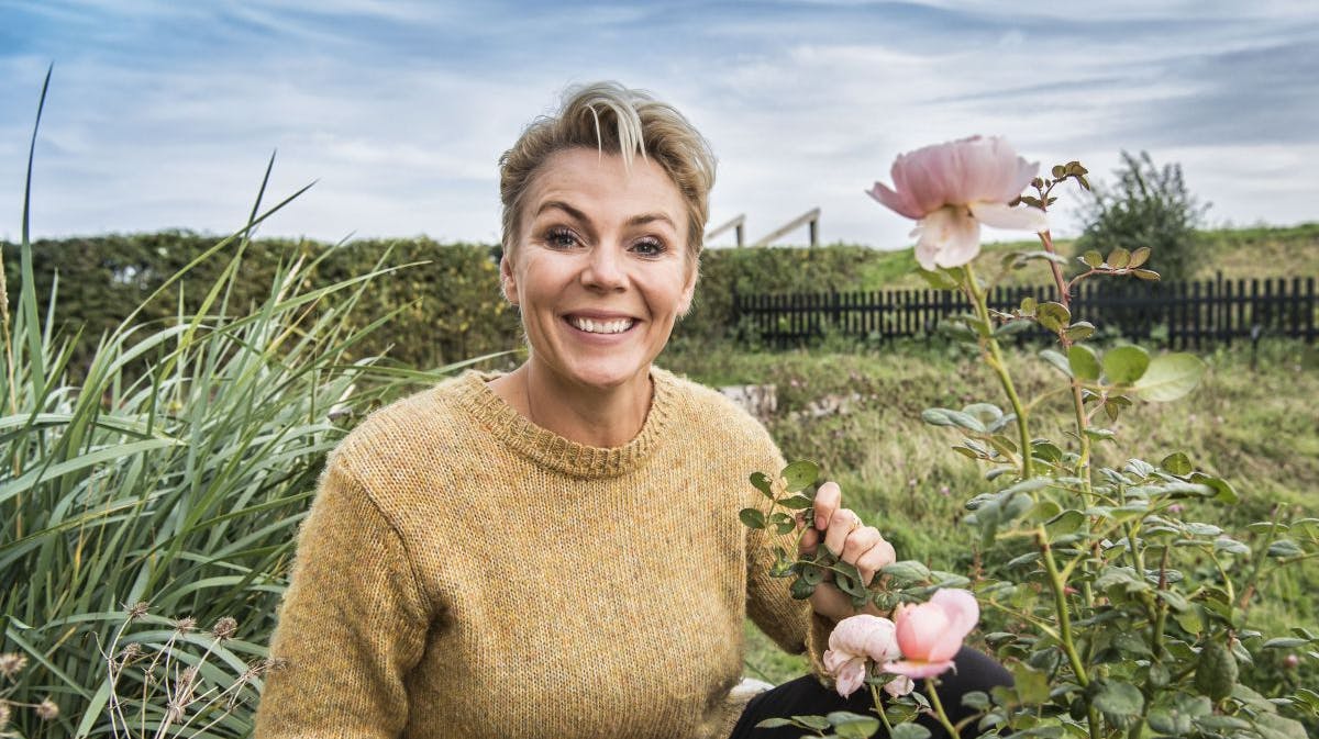 Værten på "Landmand søger kærlighed", Lene Beier. 