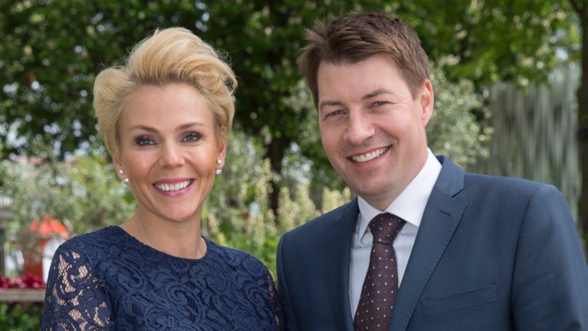 Lene Beier og Morten Ankerdal guidede seerne igennem dagen, da prins Carl Philip og prinsesse Sofia fik hinanden.