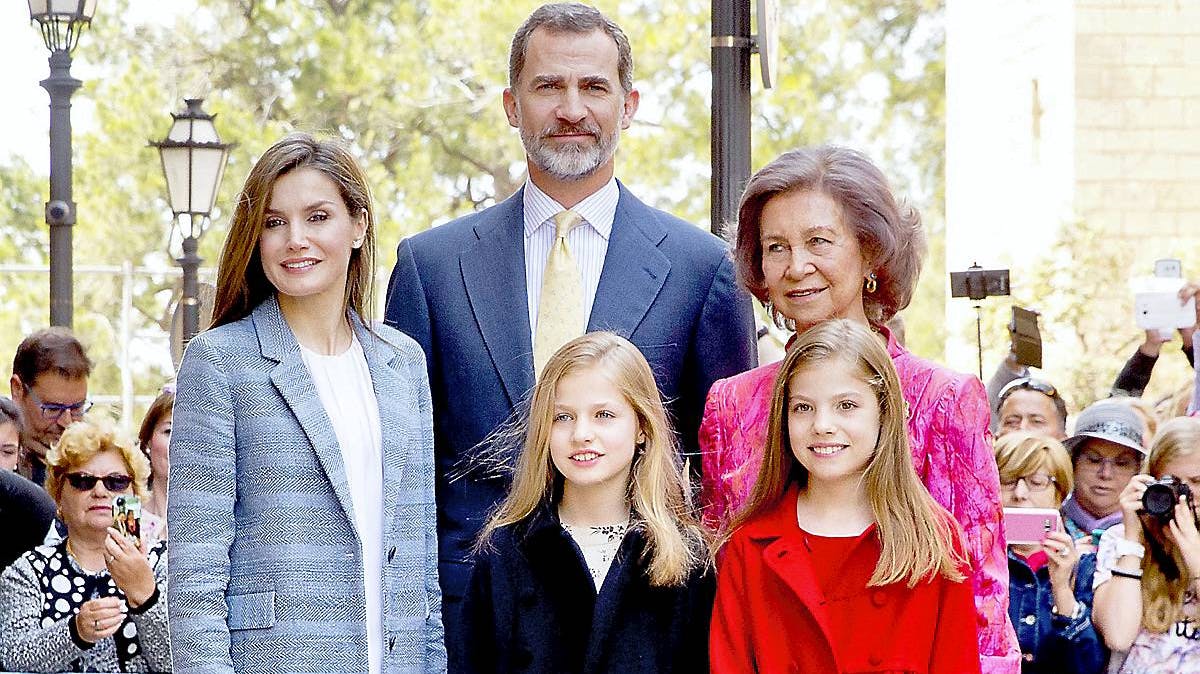 Dronning Letizia, kong Felipe, dronning Sofie, prinsesse Leonor og prinsesse Sofia.