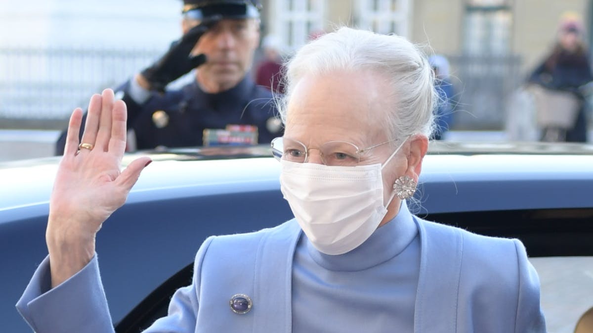 Dronning Margrethe med maske